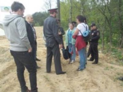 Задержание активистов на прогулке у кооператива "Сосны". Фото: twitter.com