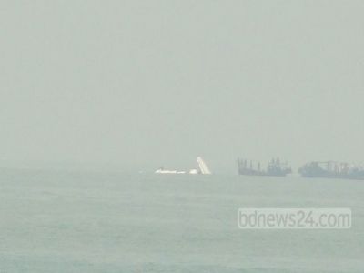 Самолет упал в море в Бангладеше. Фото: bdnews24.com