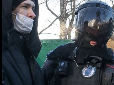 Полиция скрывает лица и значки. Фото: openmedia.io